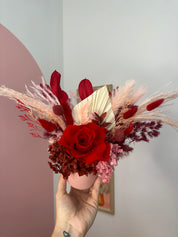 Scarlet 🌹🎀 - Petite Vase Arrangement