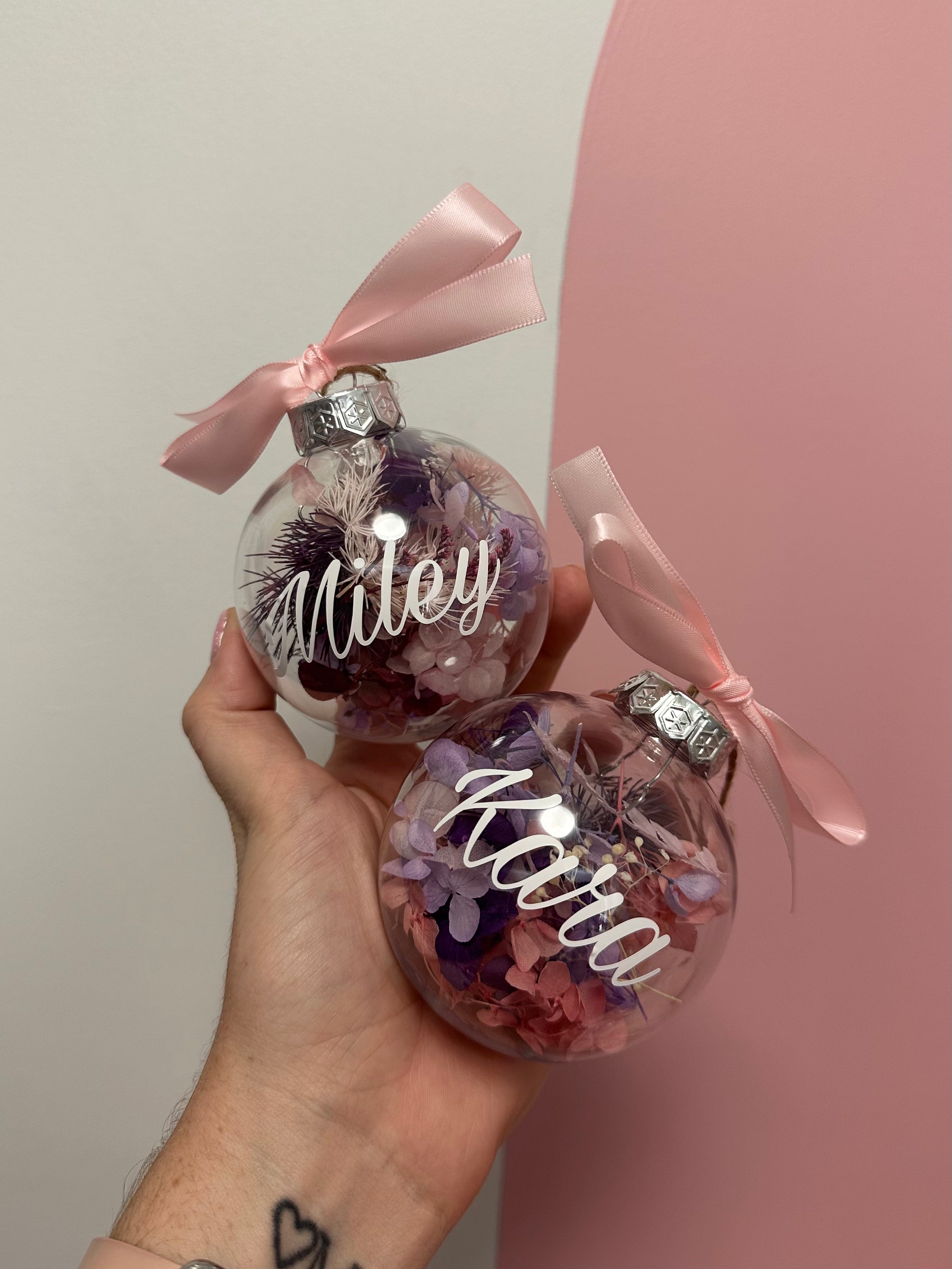 Personalised Dried Floral Bauble Ornament (Assorted Colours)