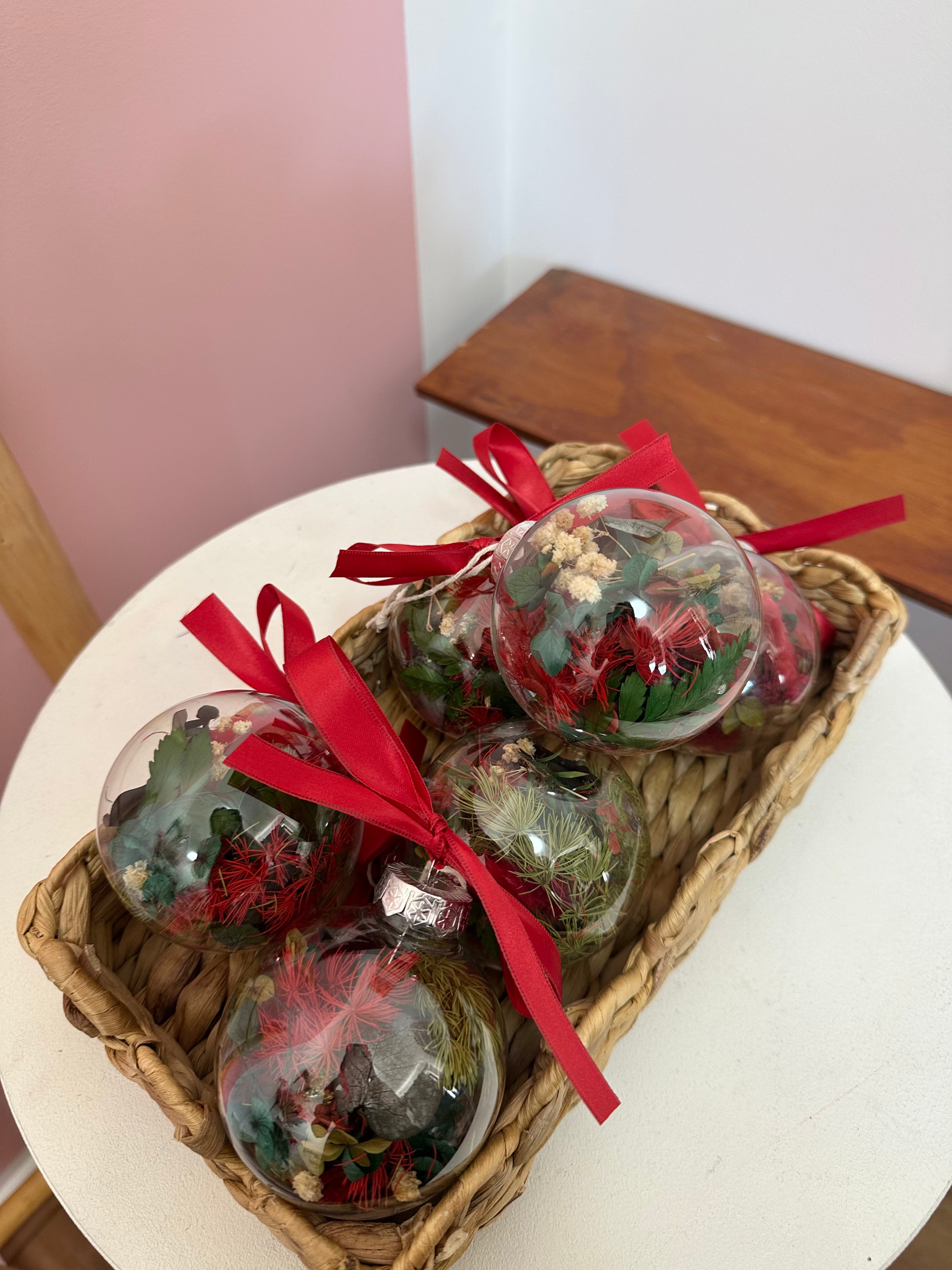 Personalised Dried Floral Bauble Ornament (Assorted Colours)