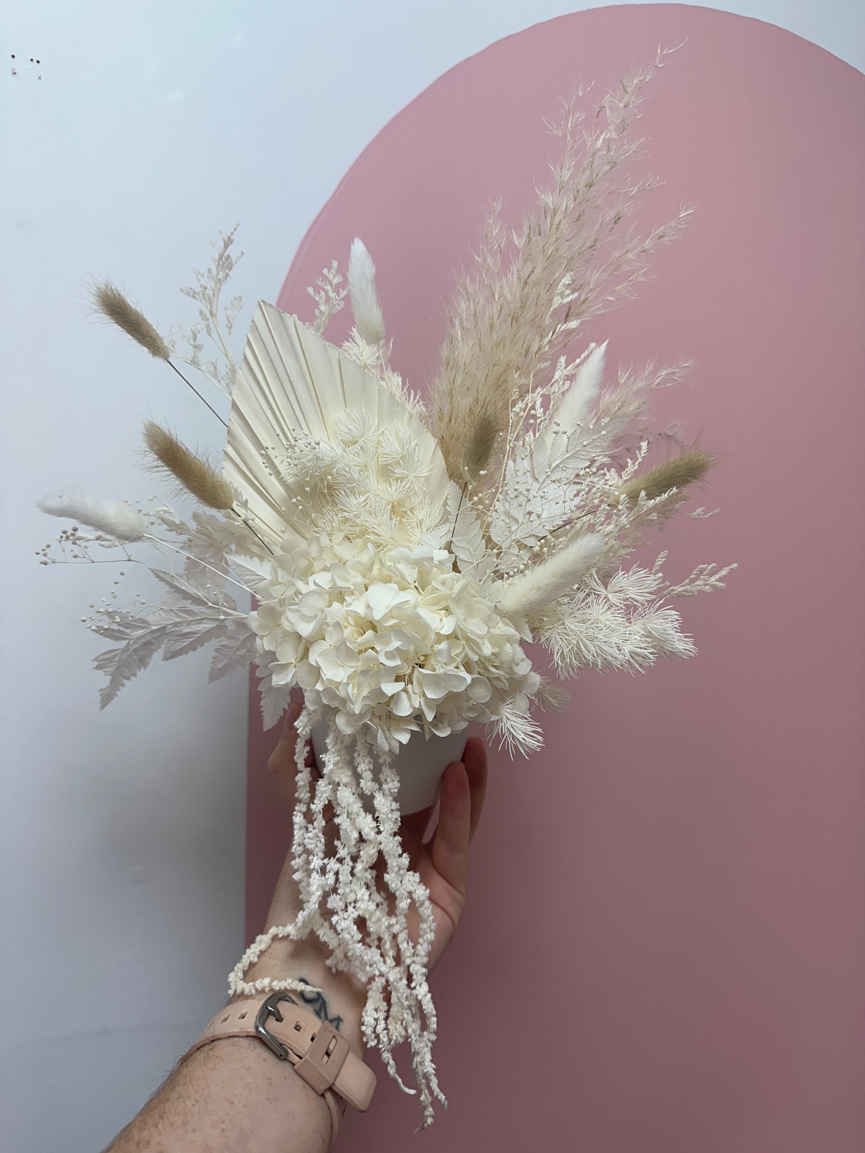 Ivory 🪽🤍 - Petite Vase Arrangement