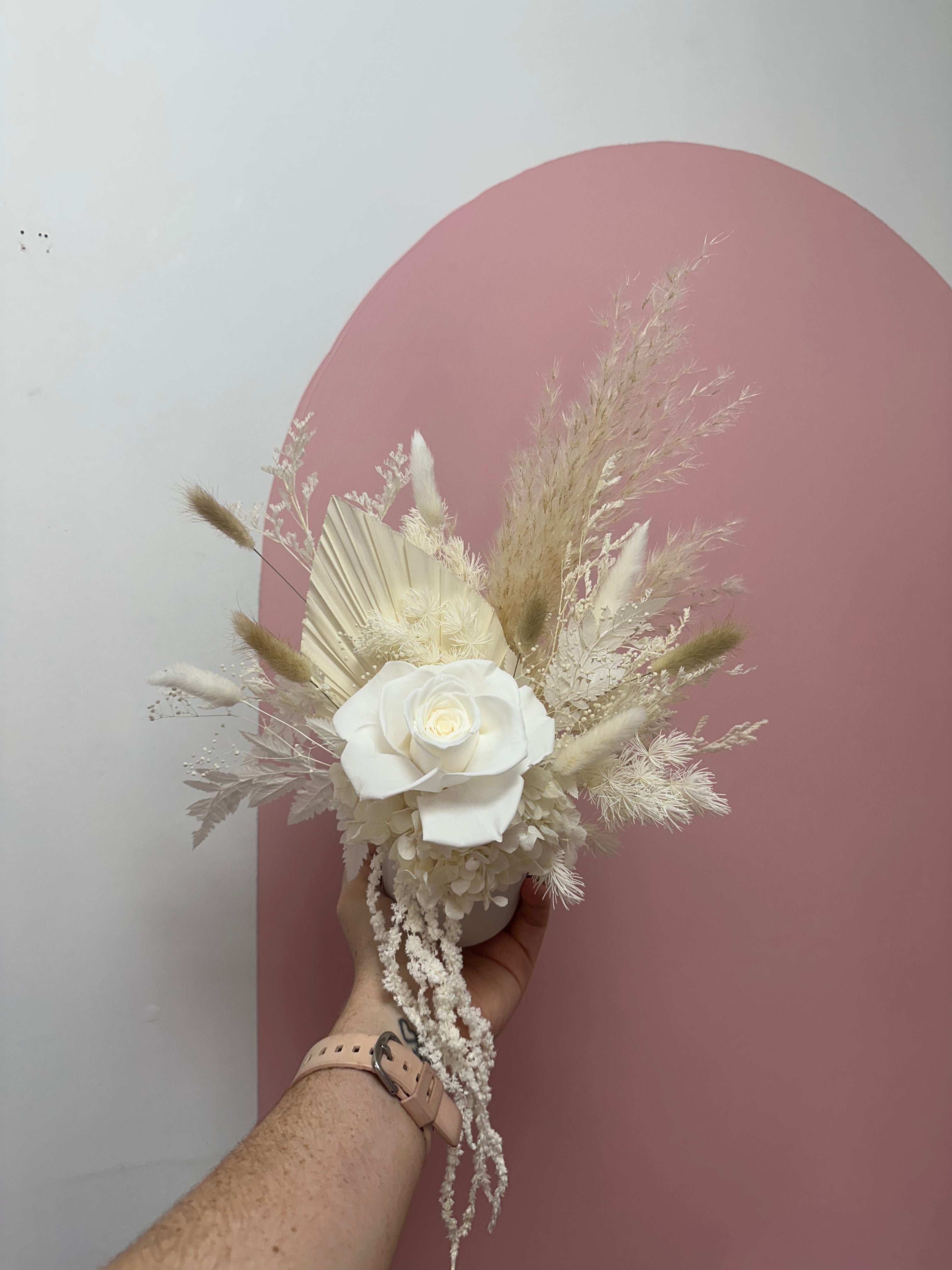 Ivory 🪽🤍 - Petite Vase Arrangement