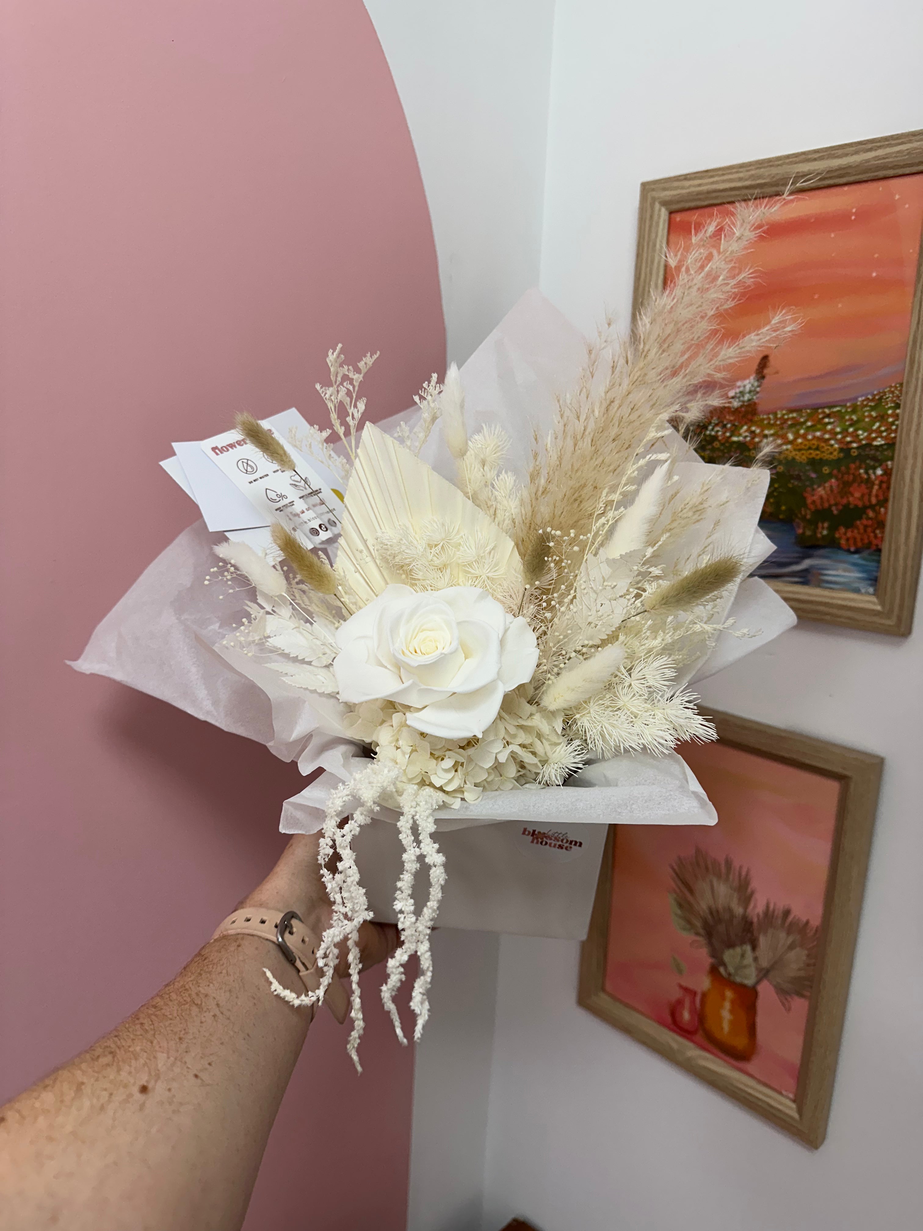 Ivory 🪽🤍 - Petite Vase Arrangement